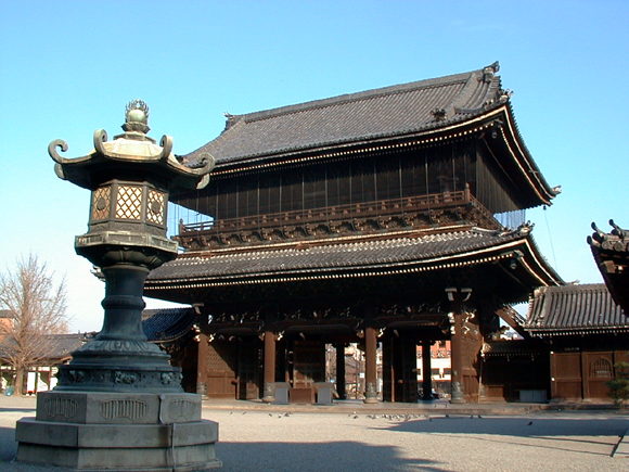 This is one of many hair ropes used during the reconstruction of Higashi  Hongan-ji Temple in 1895 in Kyoto. As there was no rope strong enough to  hoist the temple's massive wooden